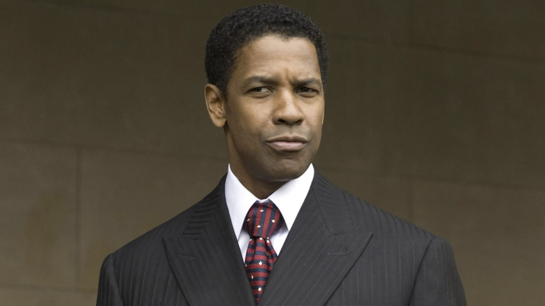 Frank Lucas standing in front of a courthouse in "American Gangster" (2007)