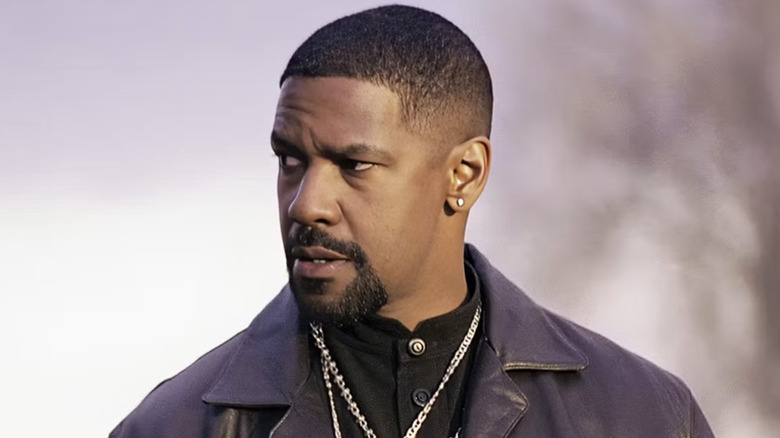 Detective Alonzo Harris on the street in "Training Day" (2001)
