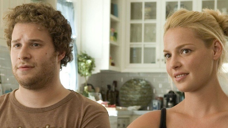 Ben and Alison sitting in a kitchen in "Knocked Up" (2007)