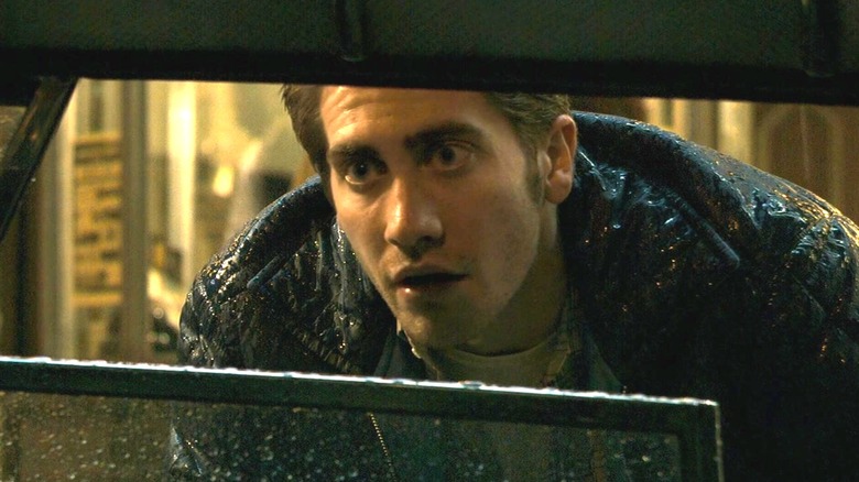 Robert Graysmith soaking wet peering through car window in "Zodiac"