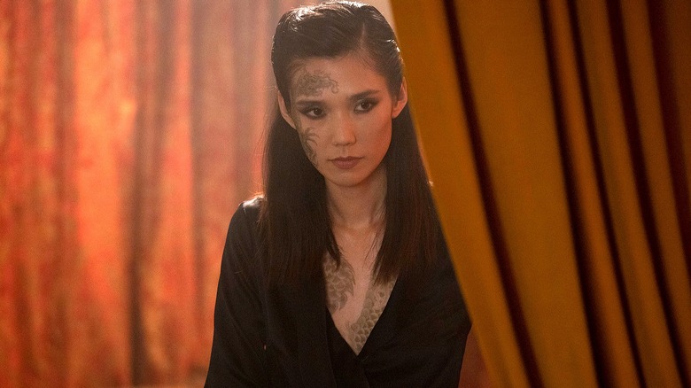 Hanaryo standing behind a curtain in "Westworld."