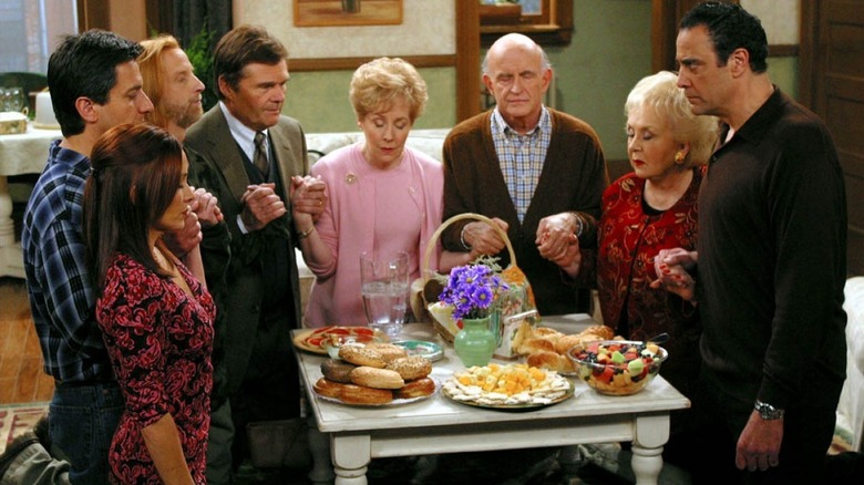 The Barones pray in "Everybody Loves Raymond"