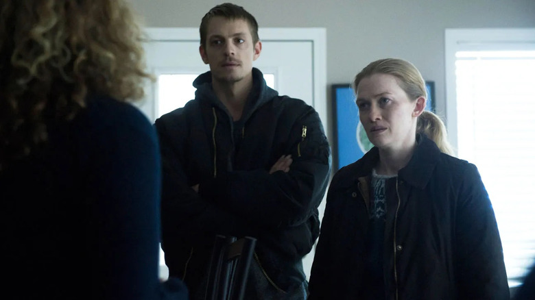 Linden and Holder talk to a suspect in The Killing