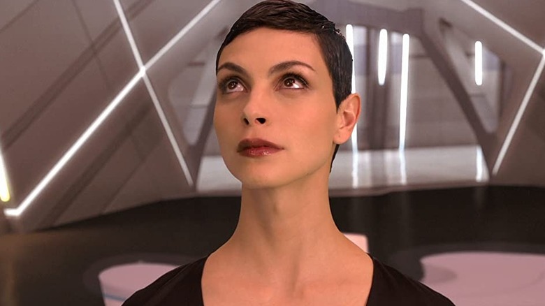 Anna looking upwards in V (2009)