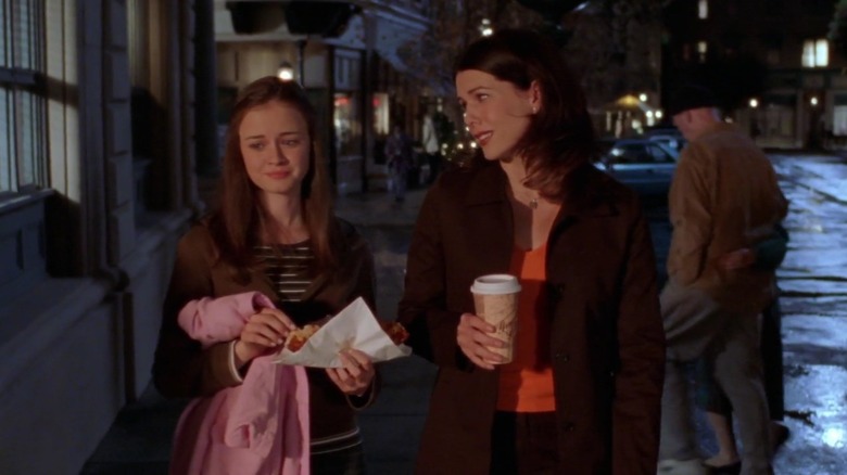 Lorelai and Rory walk down the sidewalk in Gilmore Girls