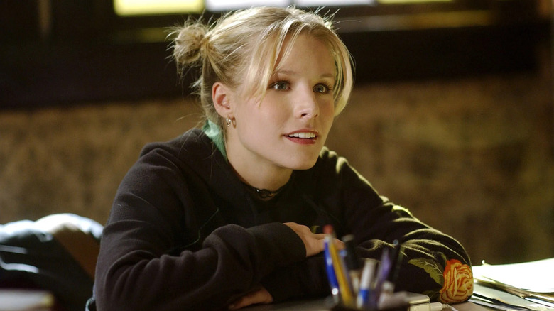 Veronica with her hair in space buns at her desk on Veronica Mars