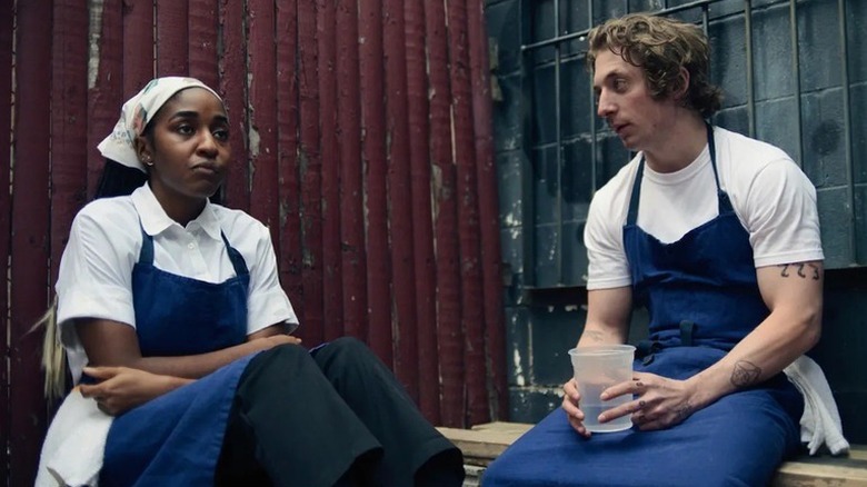 Syd and Carm take a break outside in "The Bear" (2022-present)