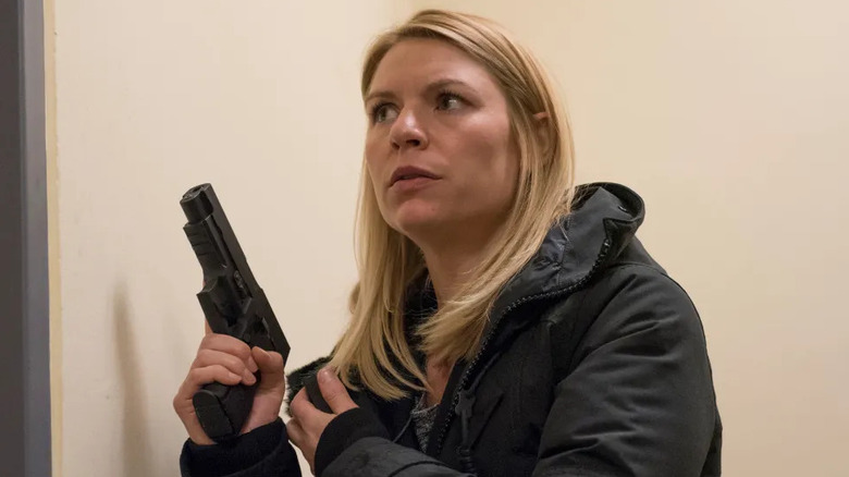 Carrie prepares to storm into a doorway in Homeland