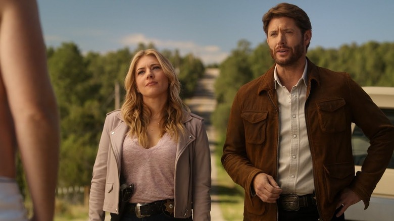 Jenny and Beau talk to a witness in "Big Sky" (2020-2023)