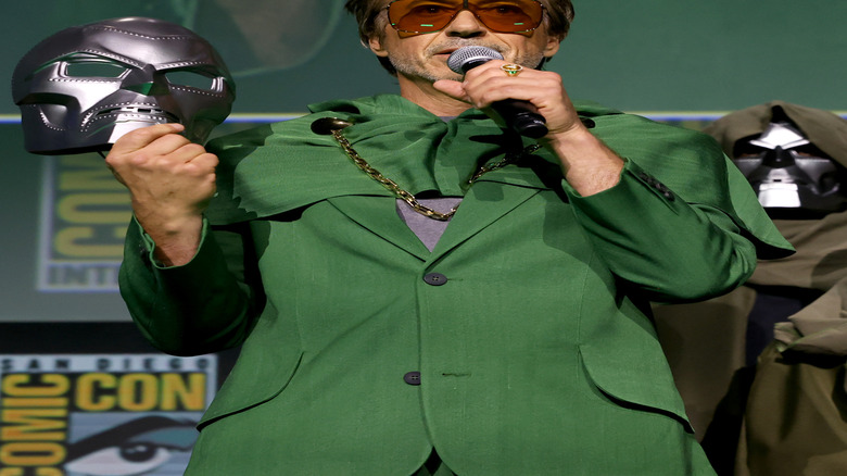 Roberty Downey Jr. holding Doctor Doom's mask at Comic-Con