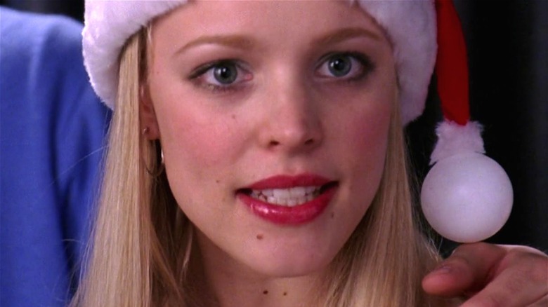 Rachel McAdams smirks in Santa hat