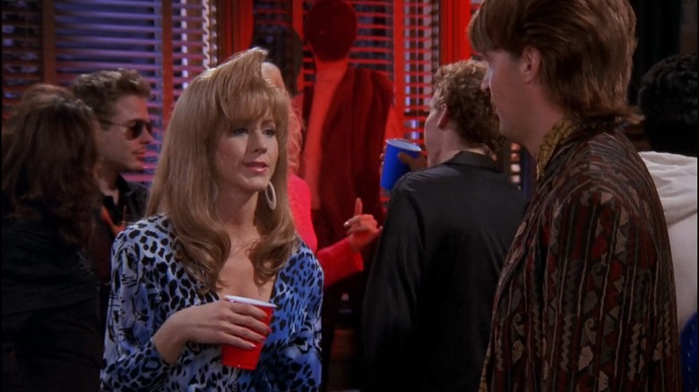 Chandler and Rachel in a flashback in "Friends"