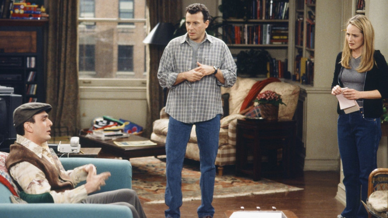 Jamie, Paul and Nat talk in "Mad About You"