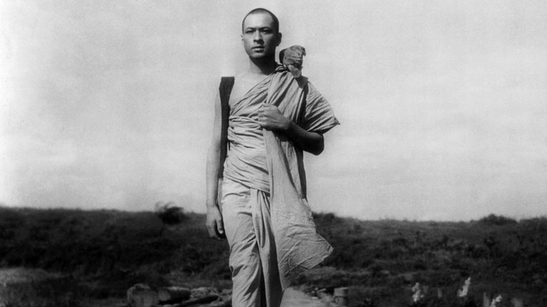 Mizushima walking with his harp