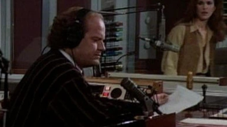 Fraiser a l'emissora de ràdio escoltant