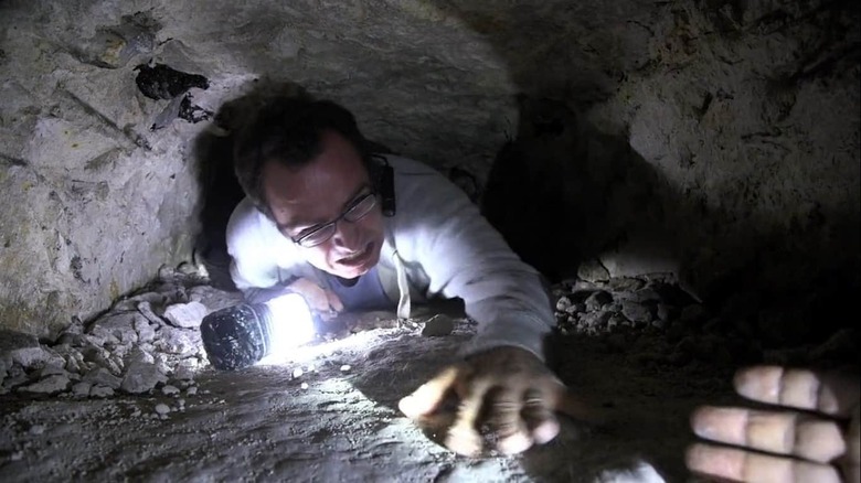 The Borderlands crawling through tunnel