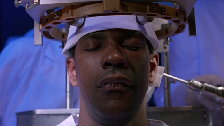 Denzel Washington in VR headgear Virtuosity