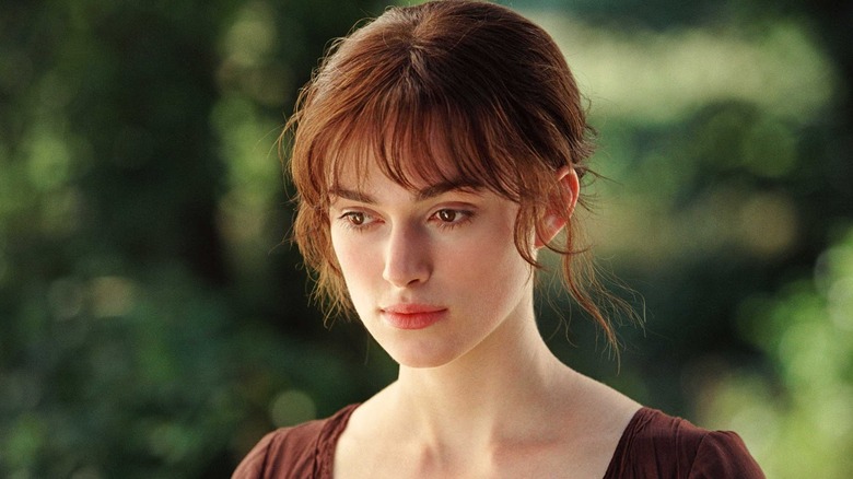Elizabeth Bennett walks in a field in 'Pride and Prejudice' (2005)