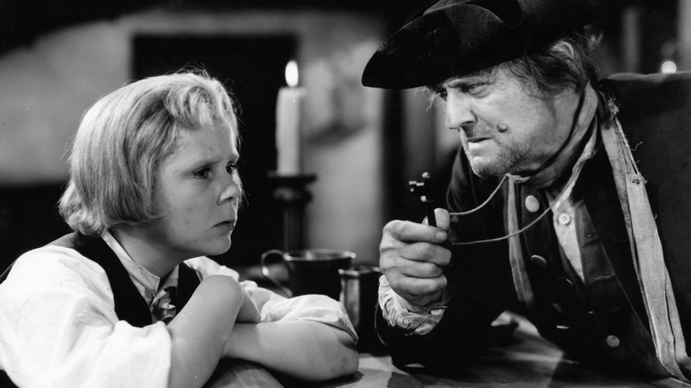 Billy Bones shows Jim Hawkins a key in 'Treasure Island' (1934)