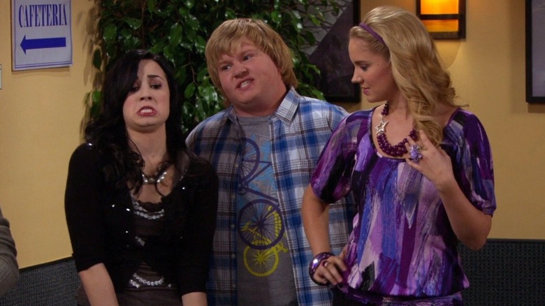 Sonny Munro, Grady Mitchell, and Tawni Hart making faces in Sonny with a Chance