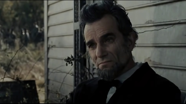 Daniel Day-Lewis shines as Abraham Lincoln