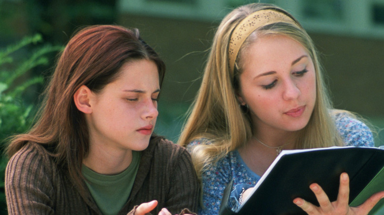 Melinda and Rachel reading in "Speak" (2004)
