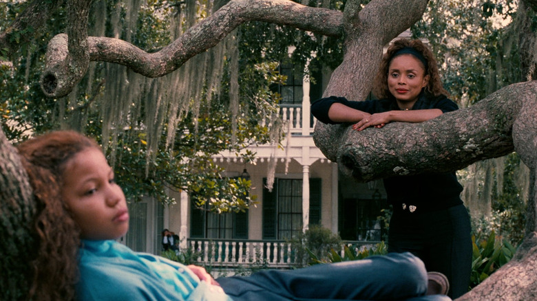 Mozelle talks to Eve in "Eve's Bayou" (1997)