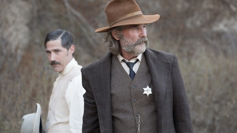 Franklin and John survey the area in Bone Tomahawk