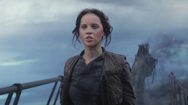 Jyn Erso standing on a bridge in Rogue One: A Star Wars Story