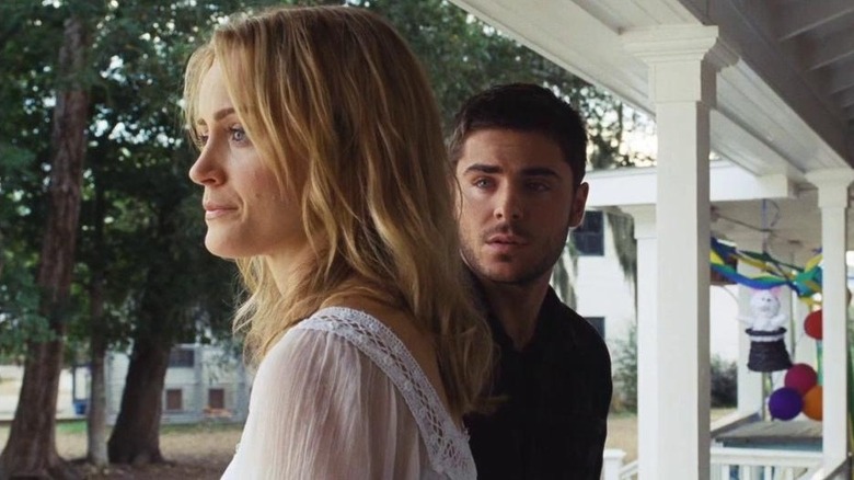 Beth and Logan talking on a porch in The Lucky One