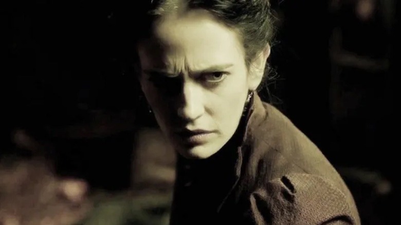 Vanessa looks over her shoulder and scowls in Penny Dreadful