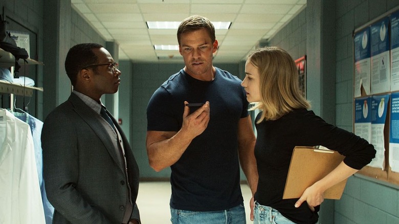 Reacher discusses a case with his lawyers in "Reacher" (2022-present)