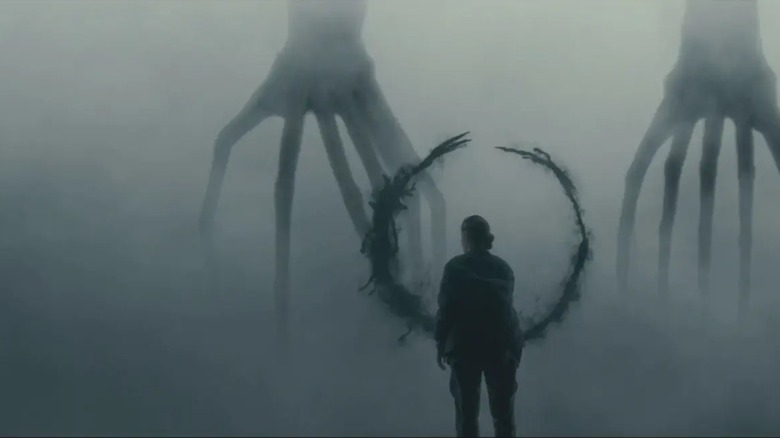 Louise Banks communicating with two aliens in "Arrival"