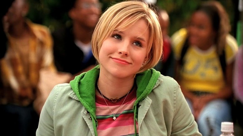 Veronica at her lunch table smirking on Veronica Mars
