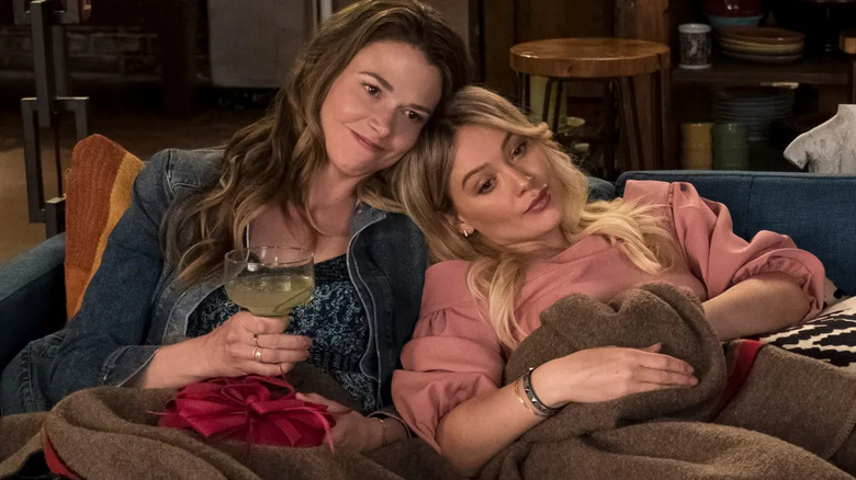 Lisa and Kelsey snuggling on the couch in Younger