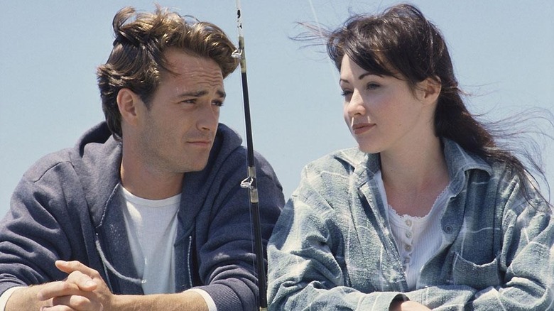 Brenda and Dylan go fishing in "Beverly Hills, 90210"