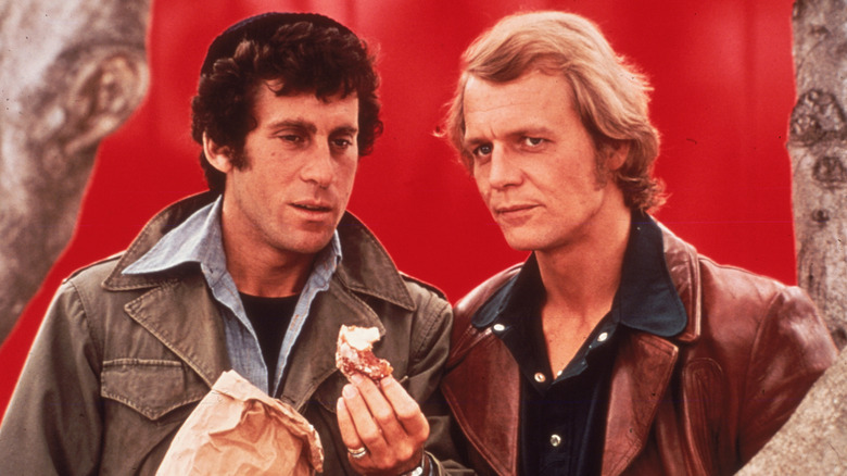 Starsky and Hutch eat donuts in Starsky and Hutch