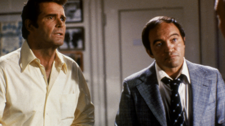 Jim and Dennis talk to a suspect in The Rockford Files