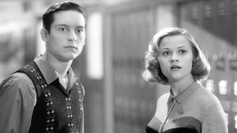 Dave and Jennifer talk in a high school hallway in 'Pleasantville' (1998)