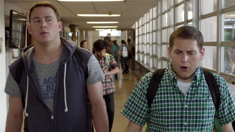 Greg Jenko and Morton Schmidt walking down hallway in 21 Jump Street