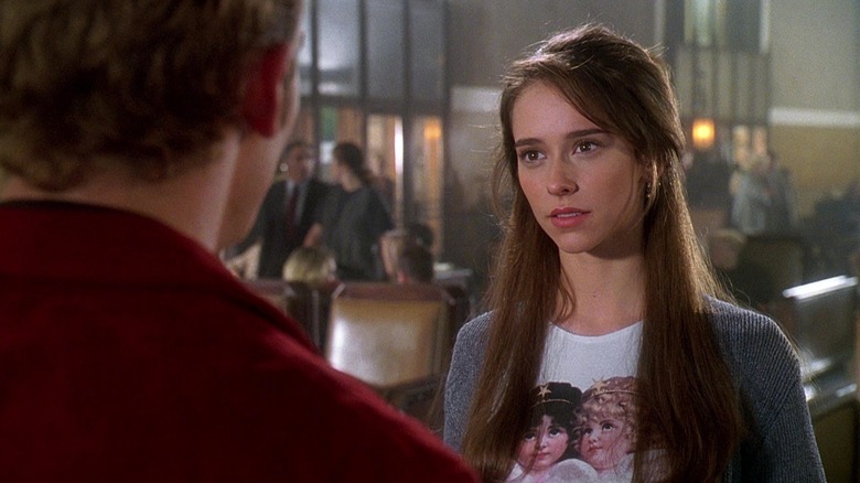 Amanda Beckett speaking to Preston Myers in Can't Hardly Wait