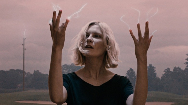 Justine with static hands