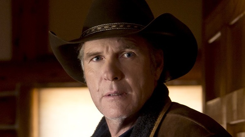 Walt Longmire wearing cowboy hat
