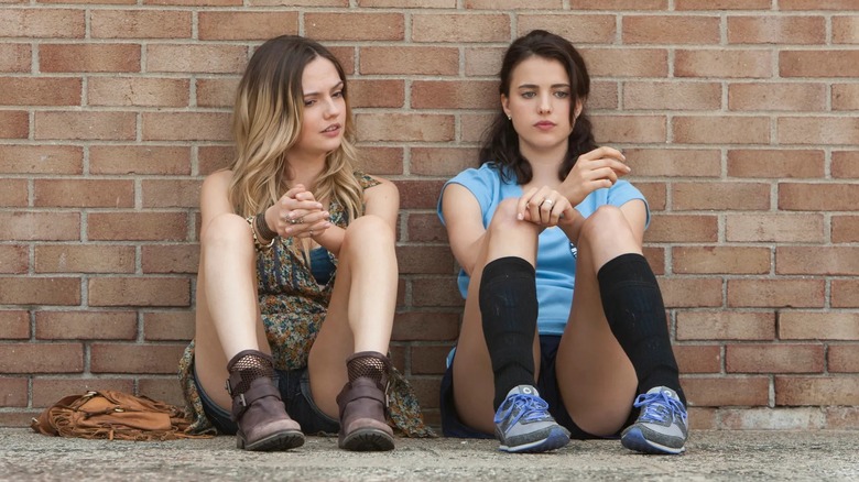 Two girls sitting on the sidewalk in The Leftovers