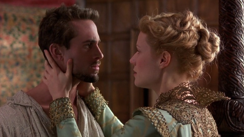Viola De Lesseps locking eyes with William Shakespeare and holding his head in Shakespeare in Love