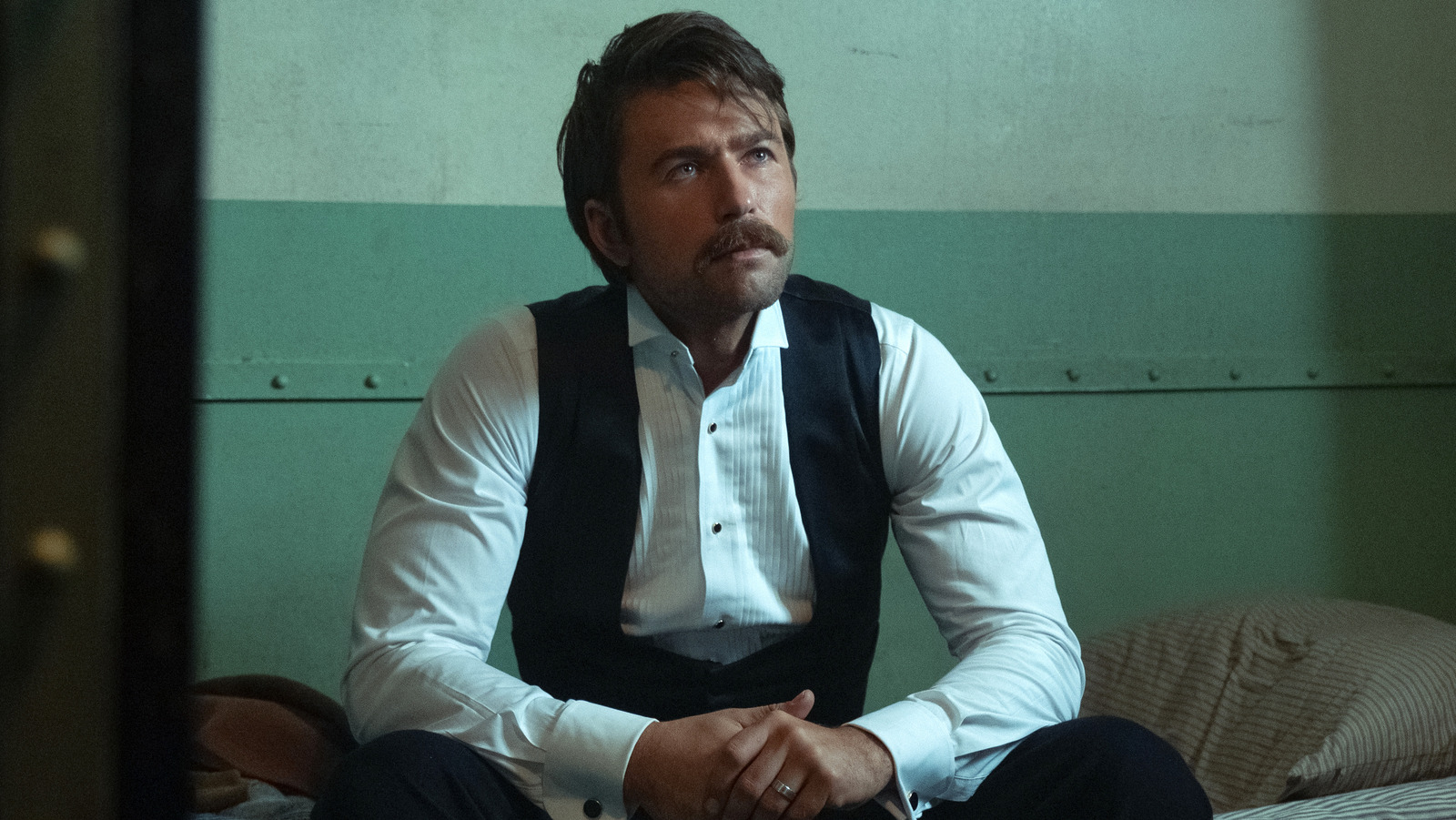 1923’s Brandon Sklenar Was Haunted By A Ghost On The Queen Mary – Looper