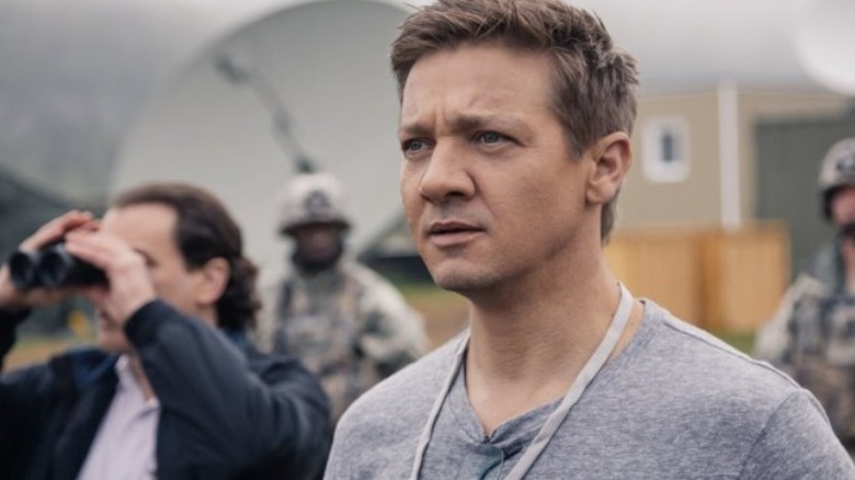 Jeremy Renner lurks in Arrival
