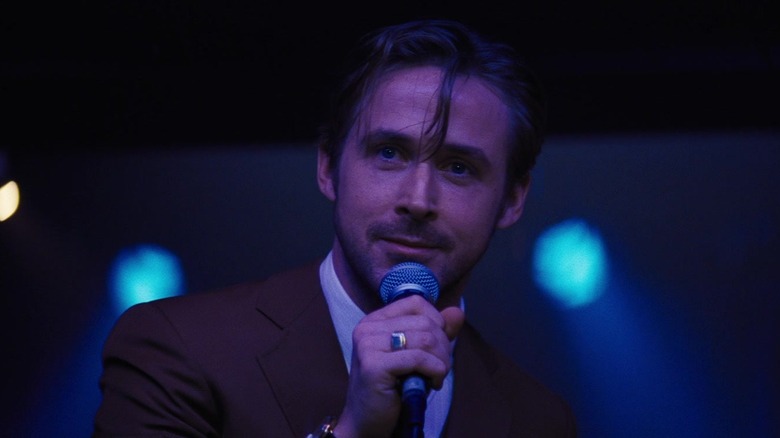 Sebastian singing into a microphone in "La La Land"