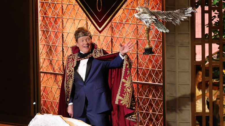 Conan O'Brien accepting an Oscar statue from Hamnet's falcon at the 98th Academy Awards (2026)