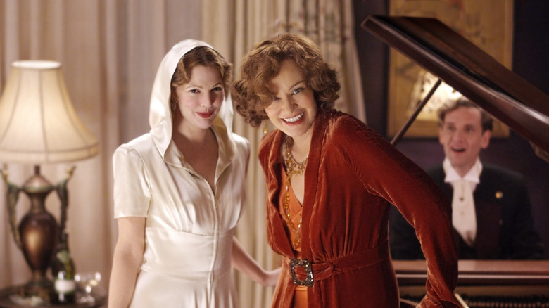 Big and Little Edie performing